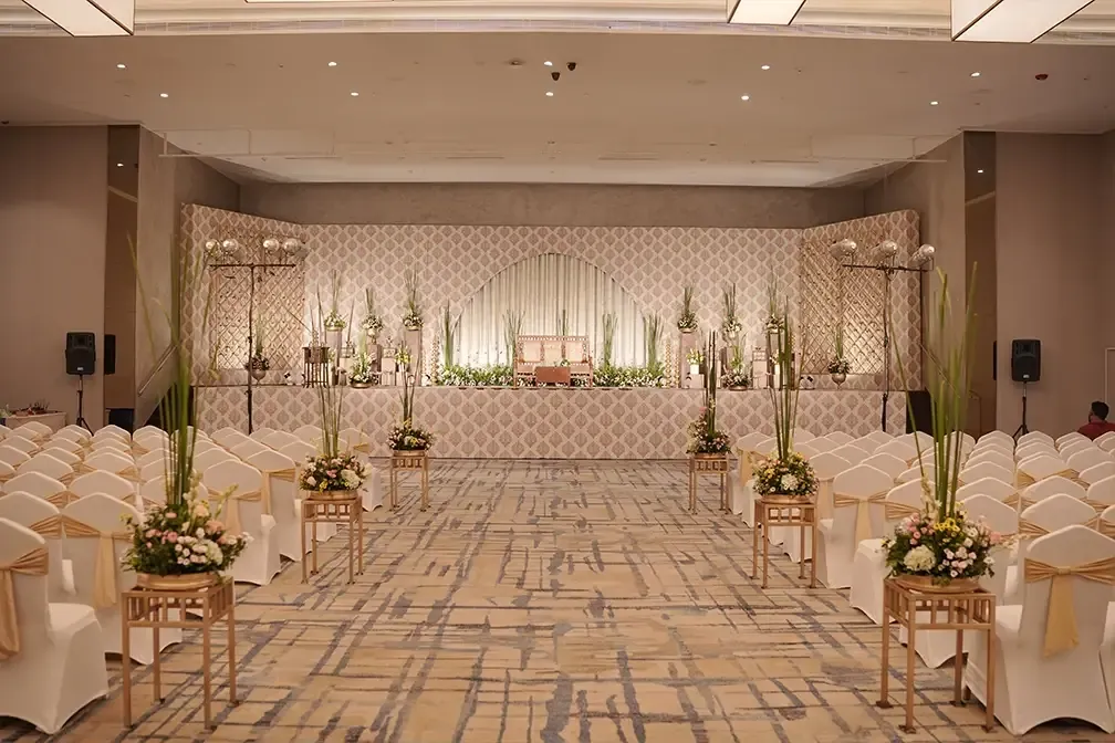 Premium Wedding Planners in Kerala arranging a romantic outdoor wedding setup