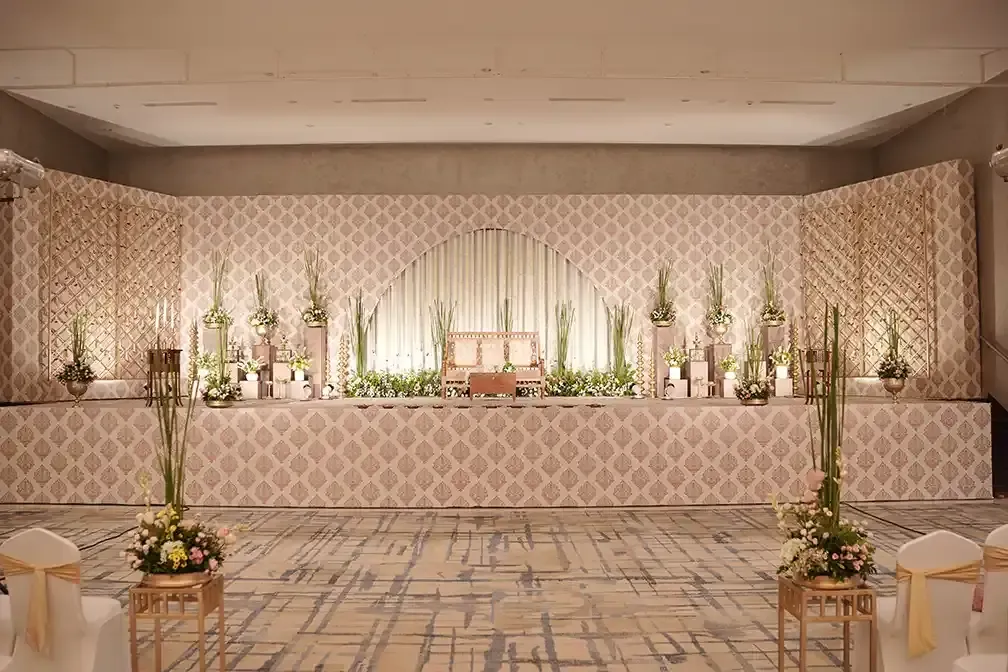 Premium Wedding Planners in Kerala designing a premium wedding entrance décor